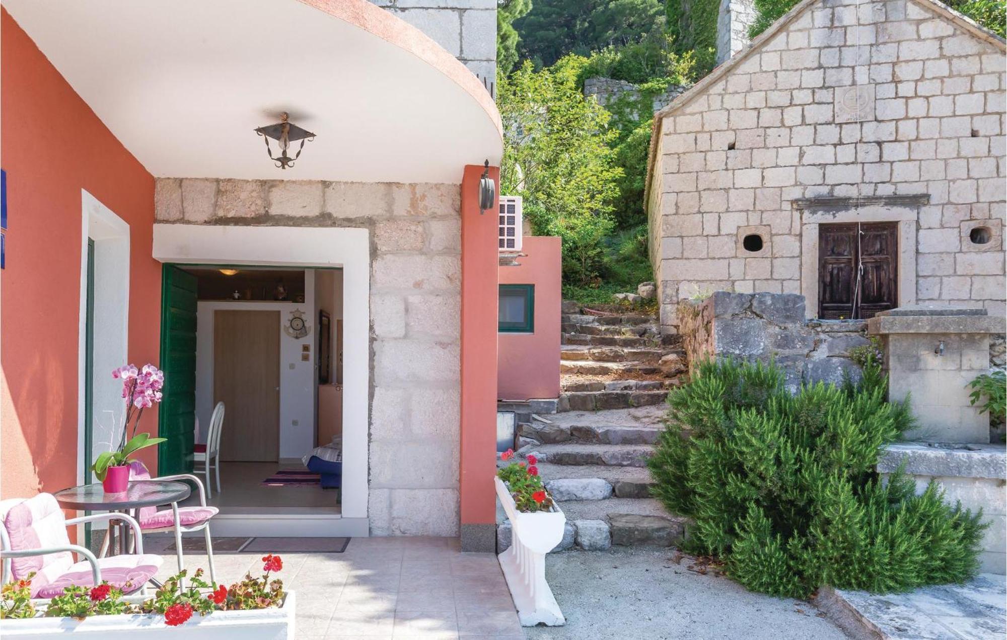 Awesome Home In Podgora With Kitchen Esterno foto